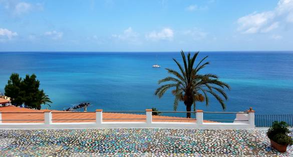 Procida ocean scenery.